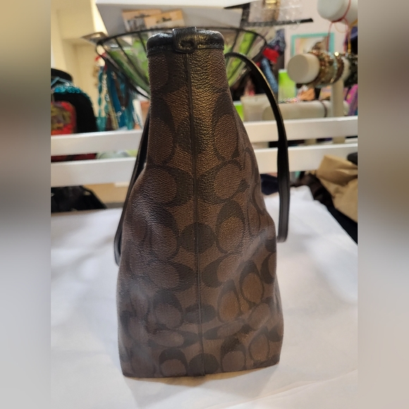 Coach Monogram Tote - Picture 4 of 9